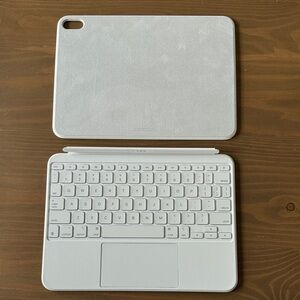 Apple iPad Magic Keyboard Folio - 10th Gen - White